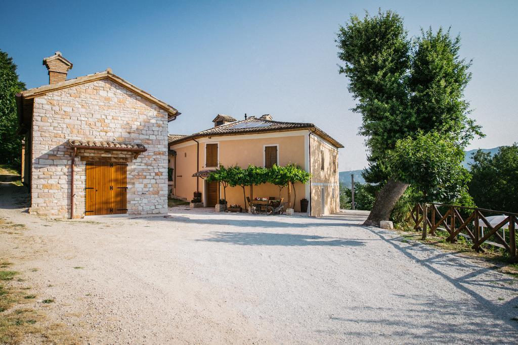 Casetta In Pietra Acqualagna Exterior photo